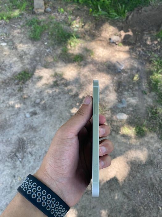 Iphone 12  ochilmagan usta kurmagan hamma joyi ishlaydi