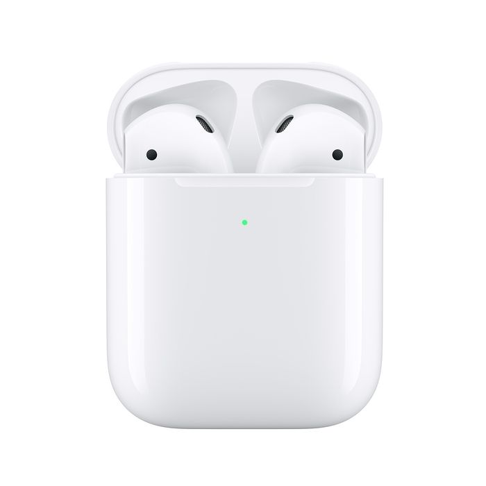 Новые AirPods в футляре
