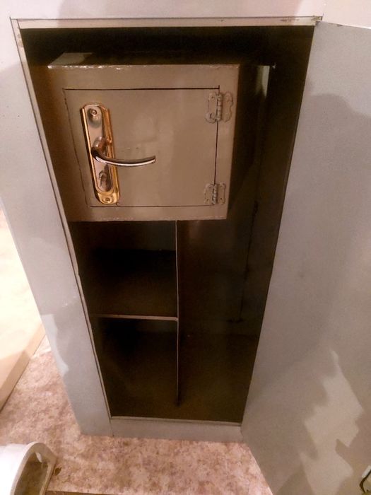 продам надежный сейф