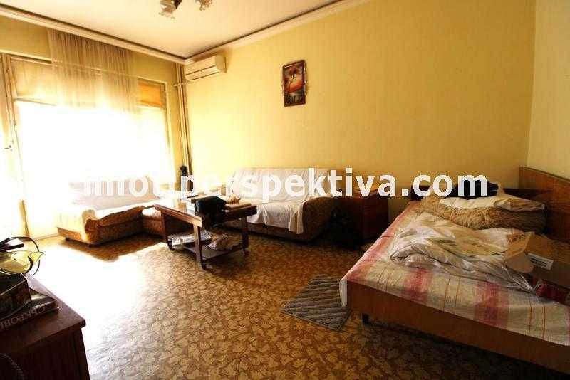 Продава се Тристаен апартамент в Пловдив, Кючук Париж - 86 кв.м за 786 €/кв.м - Снимка #2