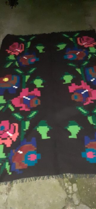 Нови, неупотребявани ръчно тъкани вълнени черги и килими