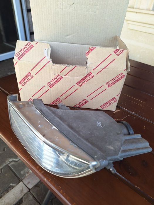 Продам подфарник на Тойоту Прадо 120