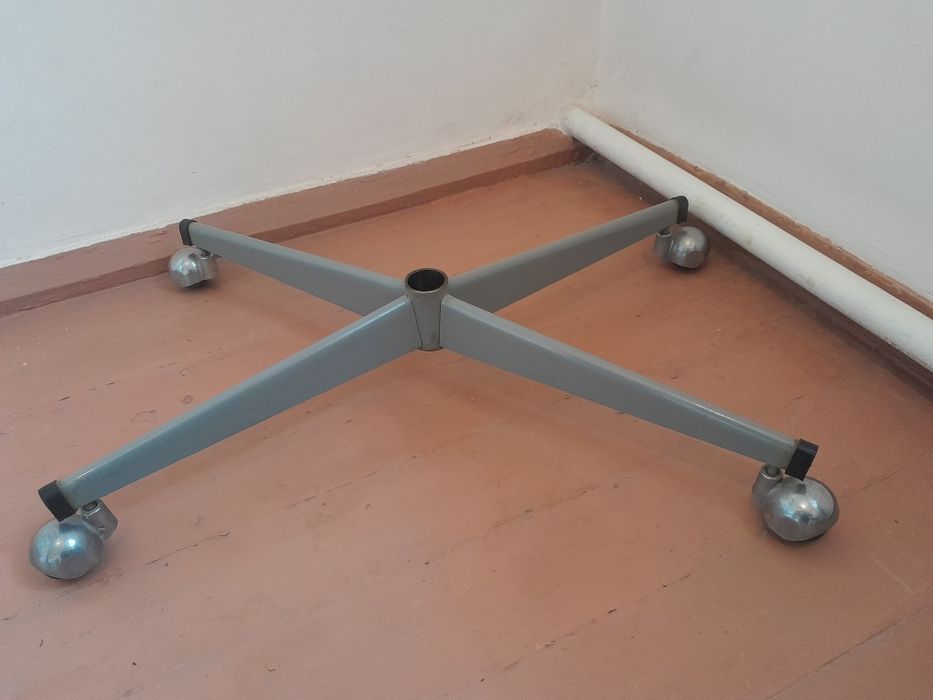 Столик для телевизора