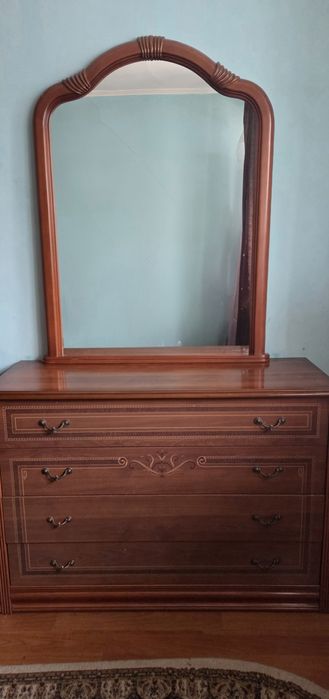 Комод с зеркалом