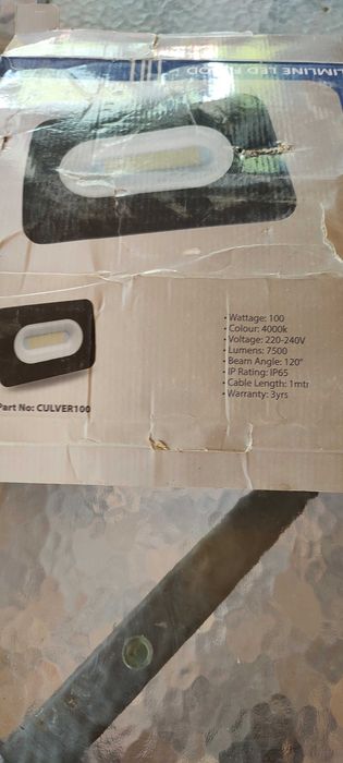 vind  proiector led 100w tablet