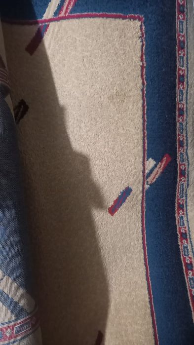 Продам ковер в хорошем состоянии