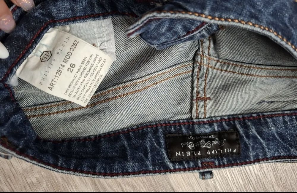Продам джинсы размер 26