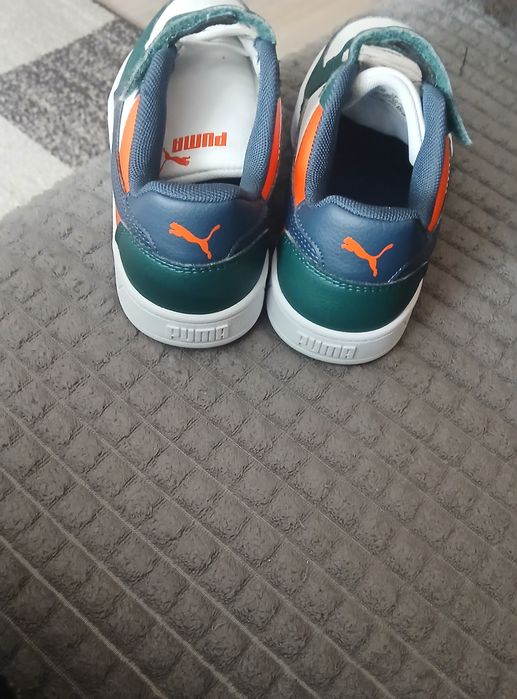 Vând adidași baieti puma
