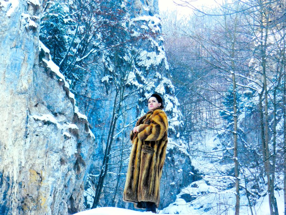 ELEGANTA SLAVA! Opulenta haina din blana de vulpe roscata degrade .