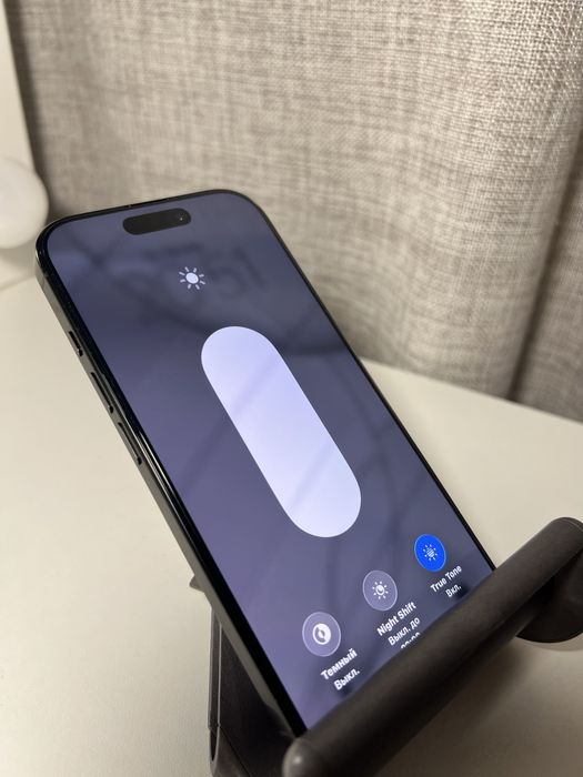 Продам айфон 16 про с гарантией