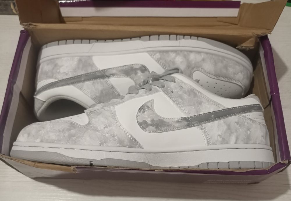 Nike dunk low серо-белой расцветки