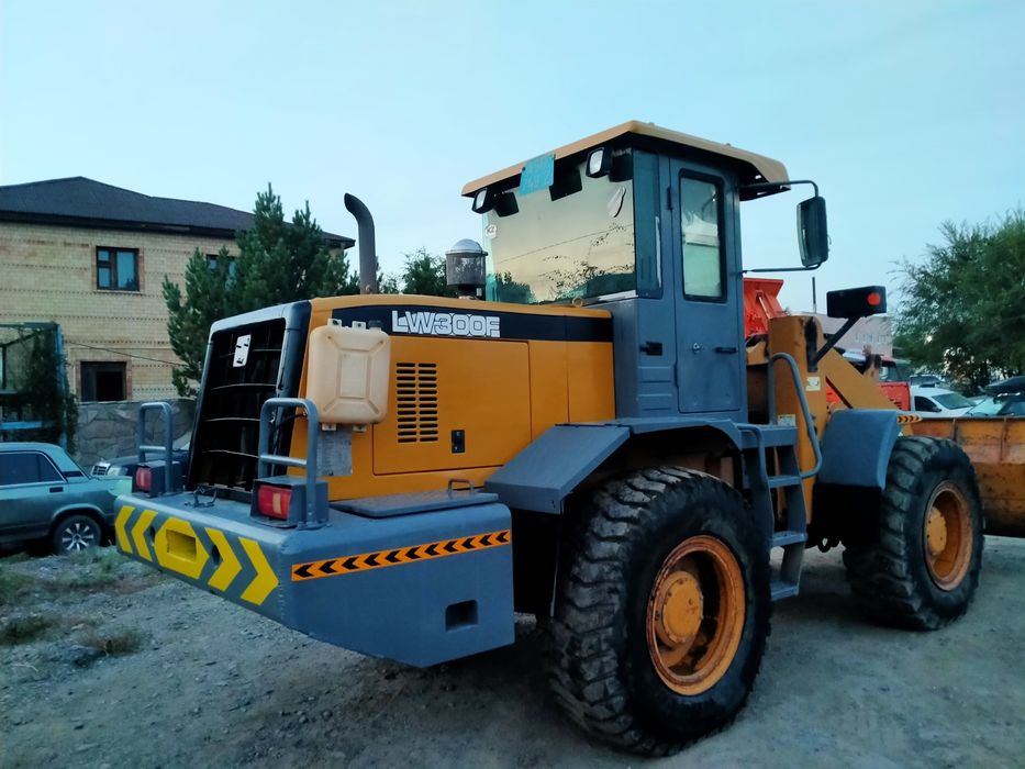 Продам ПОГРУЗЧИК LW300 год