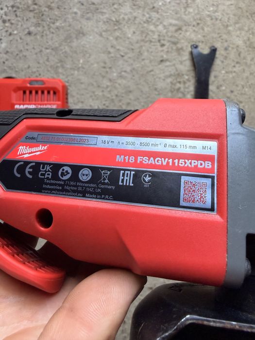Flex Milwaukee M18 cu variator de turatie Fuel