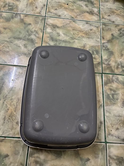 Litiera pisici gri cu alb dreptunghi