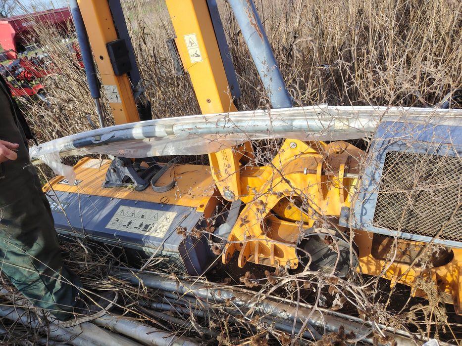 Freza profesionala cu brat hidraulic