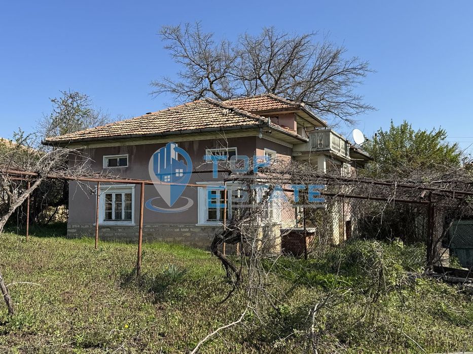 Къща с кладенец и стопански постройки в село Нова Върбовка, област Ве