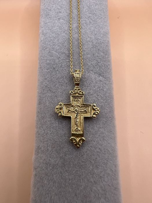 Продам золотой крестик.