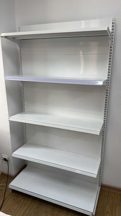 Металлические пристенные  Полки Торговые Стелажи Ветрины для магазина