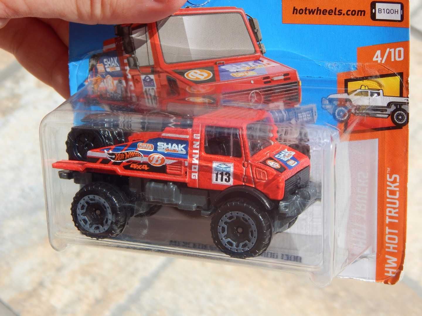 Hot wheels mercedes benz best sale unimog 1300