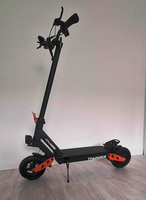 Trotineta electrica 800w48v10Ah: Descoperă orașul în stil electric!
