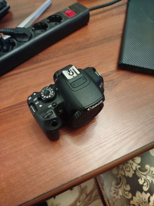 Продается полупрофессиональный фотоаппарат Canon EOS 700D + 28-200 Ult