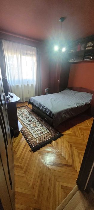 Vand apartament cu 3 camere strada Macilor nr.16 zona parcul Tineretului