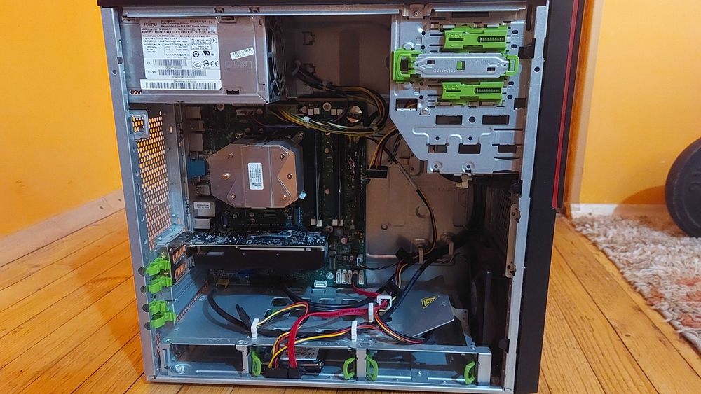 Настолен компютър Fujitsu CELSIUS W550 Intel E3-1225 v5/4c 3.3/3.7 GHz, 16GB DDR4 (2x 8GB 2400), MSI GeForce GTX 1650 4GB LP OC