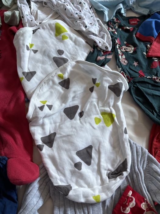 Lot haine aproape gratis/ieftin bebelus/baiat 0-6 luni Zara H&M bodyuri salopete costume pantaloni costum botez