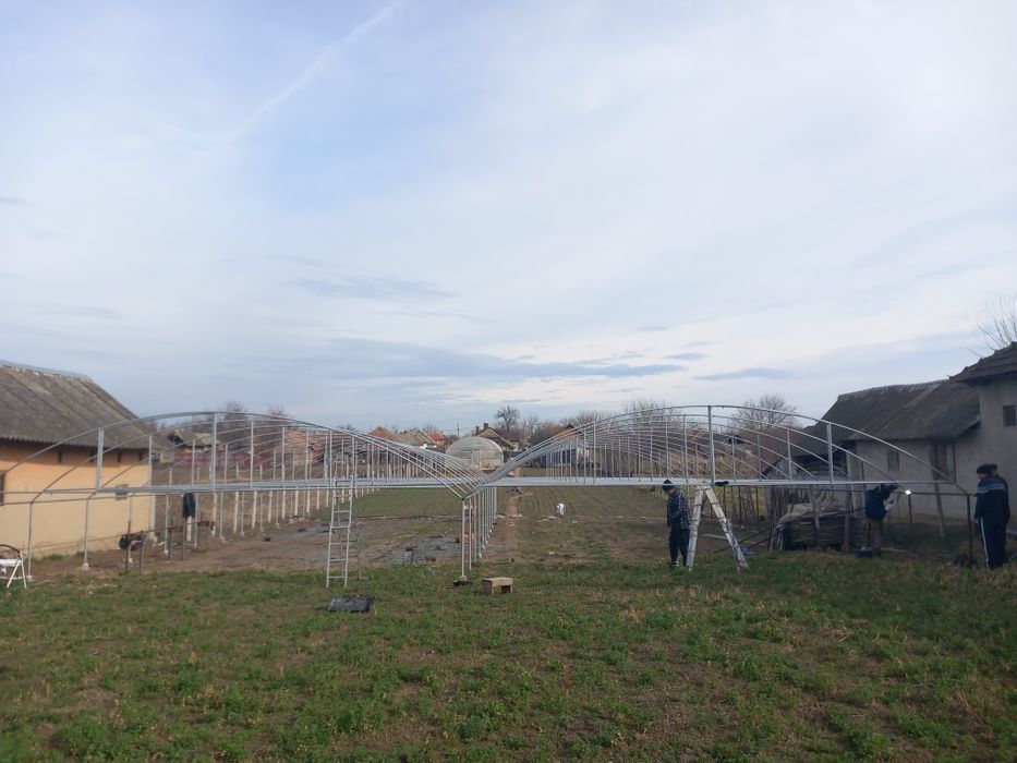 Vând solar aflat în Poiana Mare