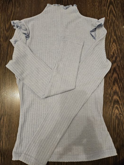 Bluza primăvara albastru deschis