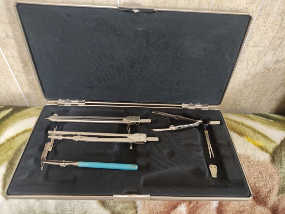 Готовальня (чертёжный набор) разные