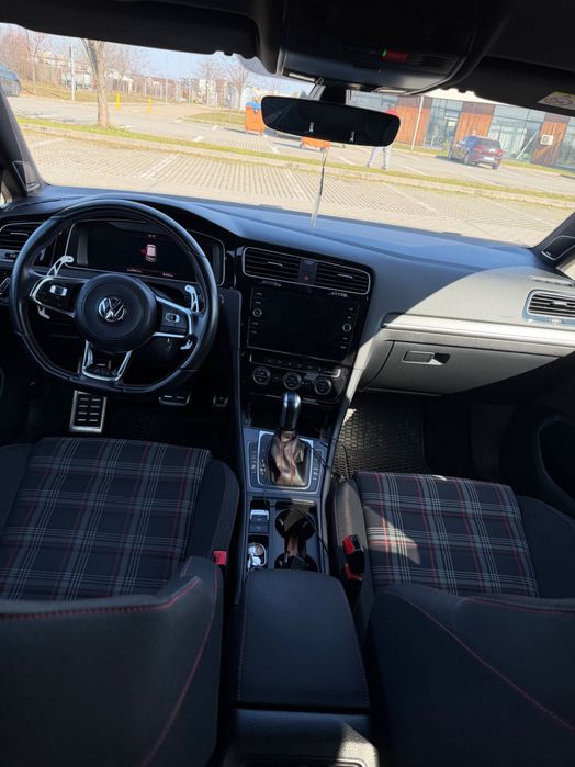 Vând Volkswagen golf GTI Performance