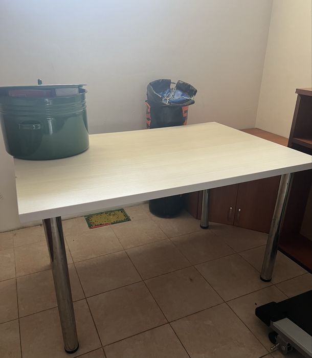 Продам стол в хорошкм состоянии