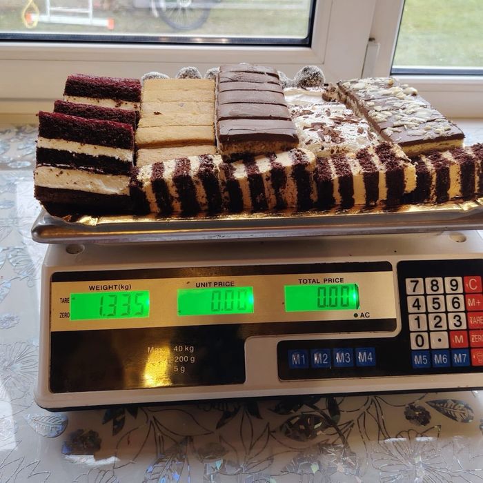 Cozonaci si prajituri de casa asortate