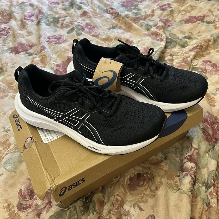 продам новые кроссовки Asics