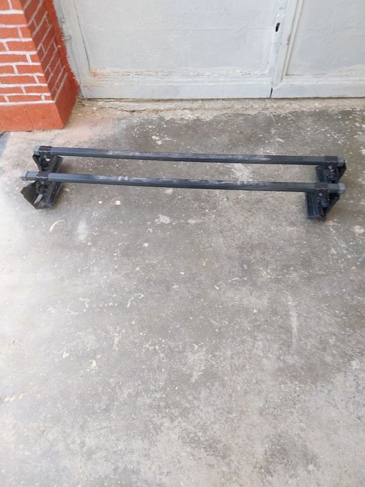 Bare portbagaj cu prindere pe caroserie