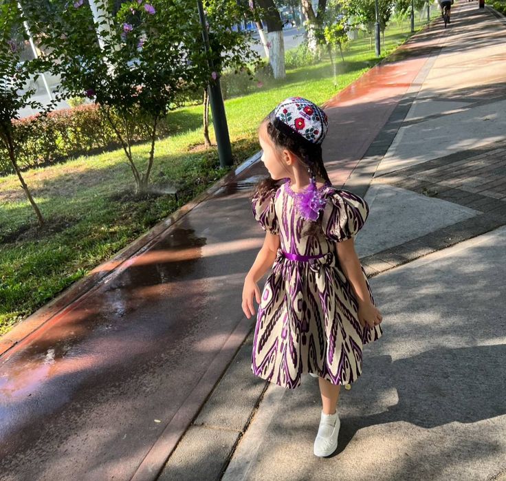 Продаю национальное платье, один раз одевали ,шила на заказ