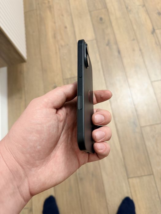 Продам Iphone 16