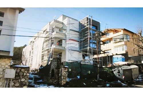 Продава се Тристаен апартамент в Варна, Виница - 105 кв.м за 729 €/кв.м - Снимка #2