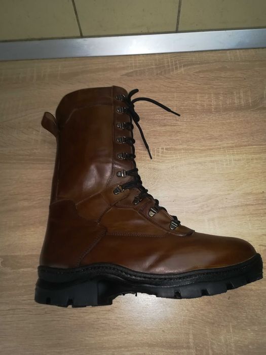 Ghete din piele, căptușite cu lână de oaie