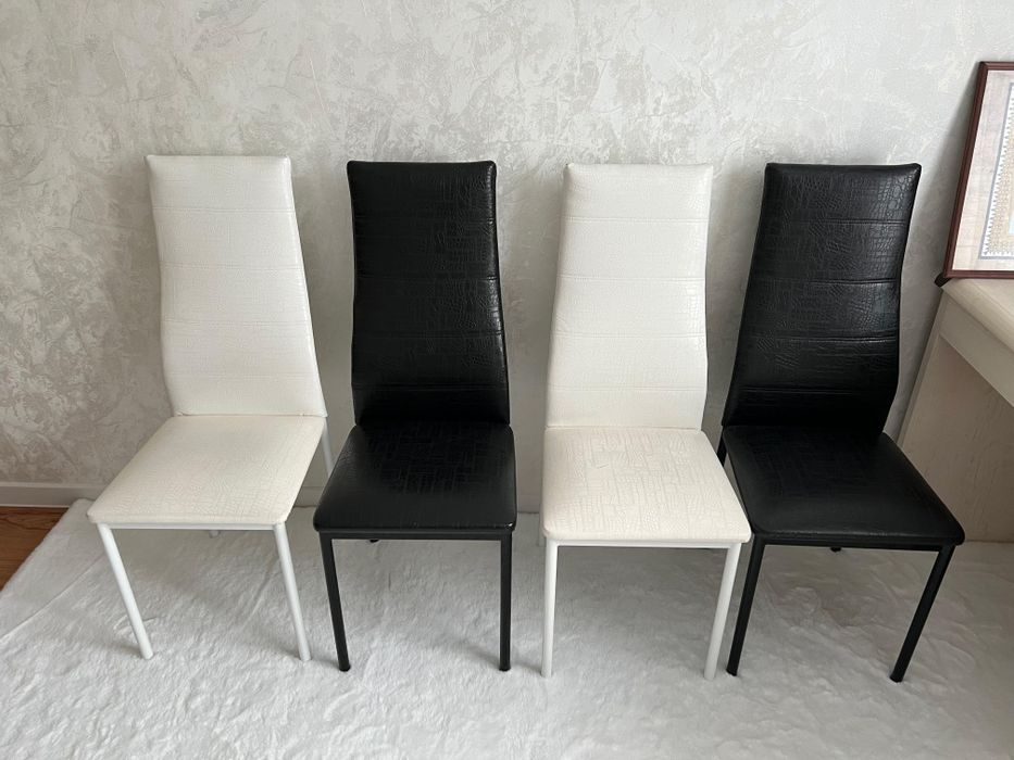 Продам шкаф и стулья 4 Шт