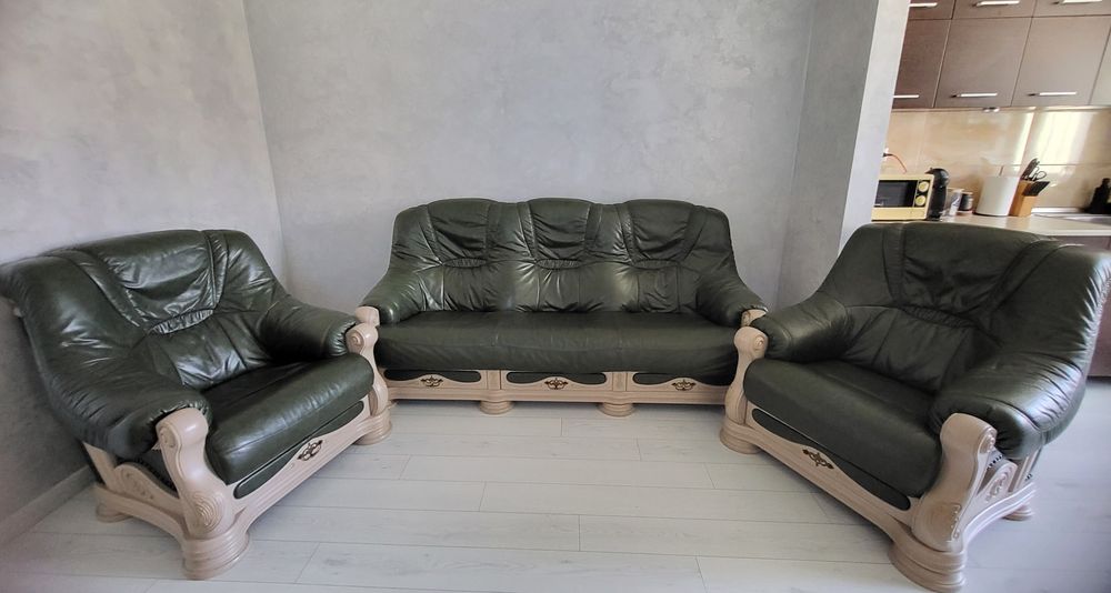 Set canapea 3 locuri + 2 fotolii din piele naturală