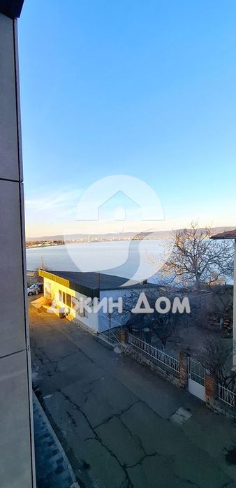Просторен двустаен апартамент на ПЪРВА ЛИНИЯ МОРЕ в гр. Несебър
