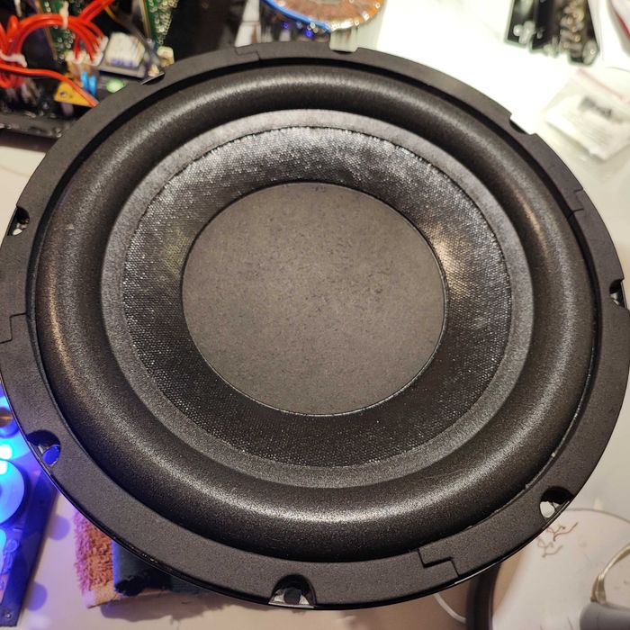difuzor subwoofer Teufel +/- amplificare și traf toroidal
