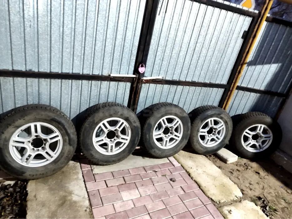 Литые диски с шинами на УАЗ