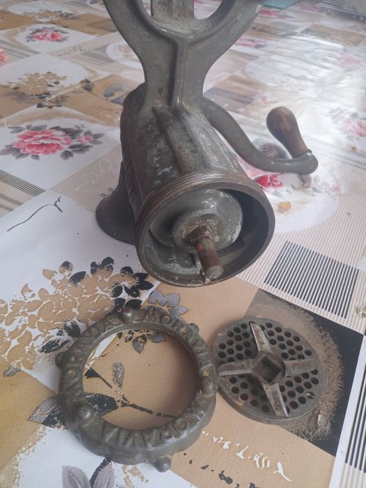 Masina de tocat carne perfect funcționala