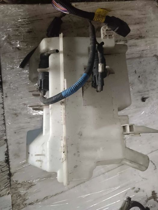 Vas lichid parbriz cu pompita opel antara , chevrolet captiva 20777307