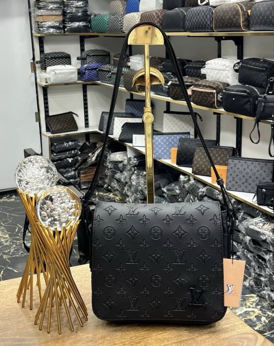 Louis Vuitton / чанти