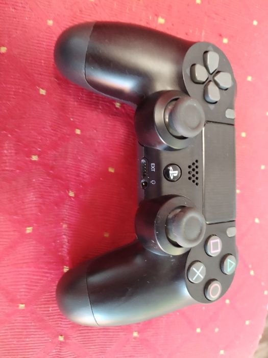 **Vând set  controllere  PlayStation 4 aduse din Germania