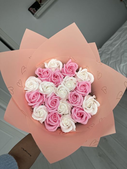 Buchet trandafiri sapun cu stitch ursulet coronita/ trandafiri cu sclipici